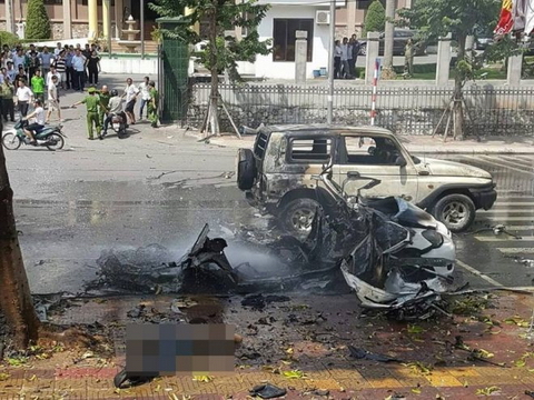 Quảng Ninh: Xe taxi bất ngờ nổ tung, hai người đàn ông tử vong tại chỗ