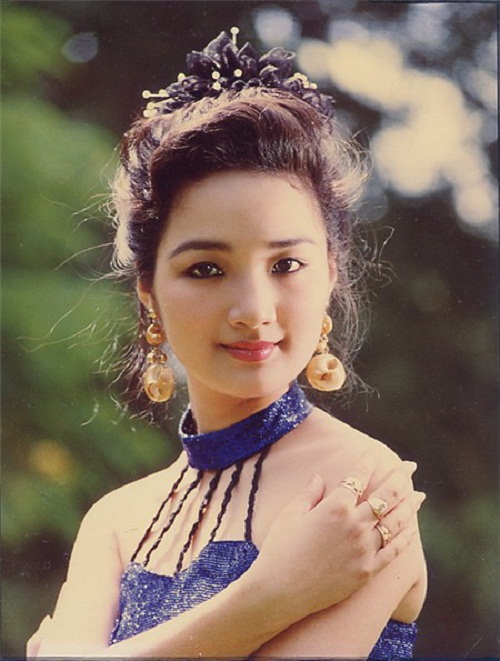 Giáng My cách đây 24 năm khi đăng quang Hoa hậu Đền Hùng năm 1992.
