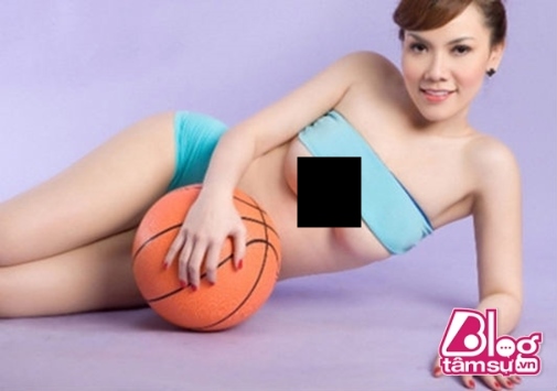  Người mẫu kém nổi Linh Phương gần như bán khỏa thân trong bộ ảnh chụp với… 3 trái bóng!?