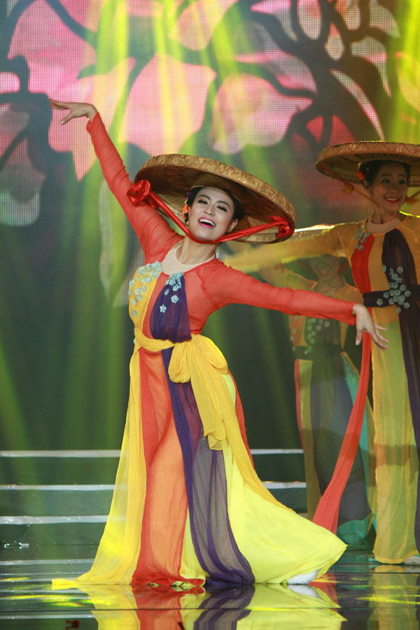 Trước khi là diễn viên, rồi sau đó trở thành ca sĩ nổi tiếng, Hoàng Thùy Linh từng theo học múa chuyên nghiệp trong vòng 7 năm. Diễn viên múa sẽ là nghề nghiệp chính của  Hoàng Thùy Linh nếu cô không lấn sân sang lĩnh vực khác.
