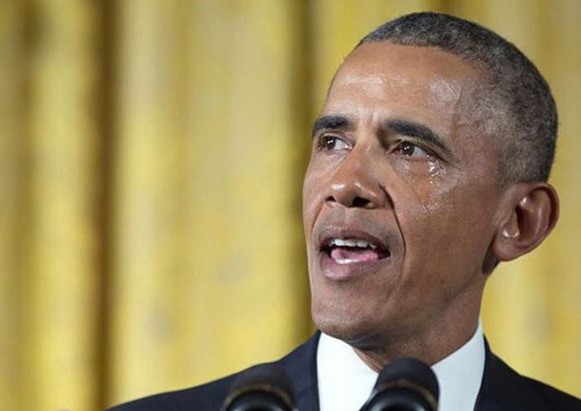 Bất lực vì không thể giải quyết triệt để vấn nạn bạo lực súng đạn, một người điềm tĩnh như ông Obama cũng đã rơi nước mắt trong khi phát biểu trên truyền hình từ căn phòng phía Đông của Nhà Trắng vào tháng 1/2016. 