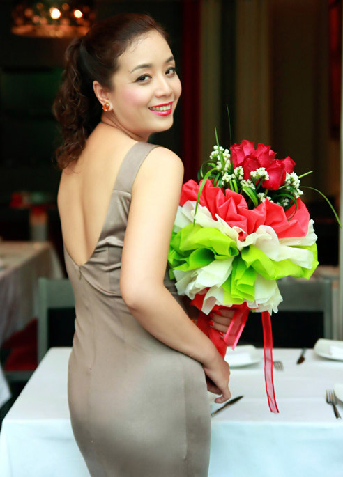 Cô cũng thường xuyên xuất hiện tại các sự kiện ở Hà Nội và nhận được sự săn đón nhiệt  tình của truyền thông.