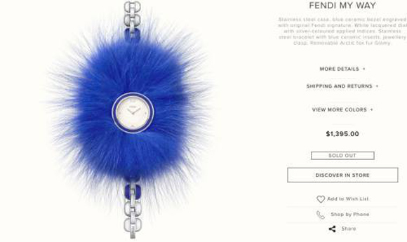 Trong một sự kiện, cô đỏm dáng với chiếc đồng hồ hiệu Fendi. Giá của sản phẩm khoảng gần 40 triệu đồng.
