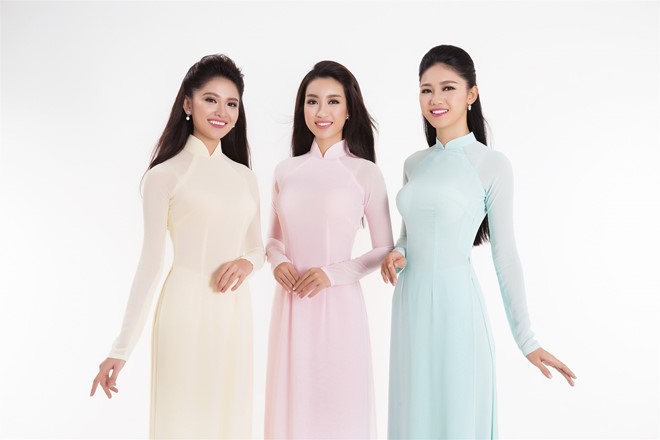 Bộ ảnh mới được thực hiện khi ba người đẹp Mỹ Linh, Thùy Dung, Thanh Tú có dịp tham gia hoạt động thiện nguyên cùng ban tổ chức Hoa hậu Việt Nam nhân ngày trung thu.