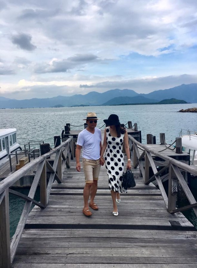 Sau 10 năm kết hôn, không ít lần vướng tin đồn hôn nhân rạn nứt nhưng Hà Kiều Anh và doanh nhân Hữu Nam vẫn bên nhau hạnh phúc.