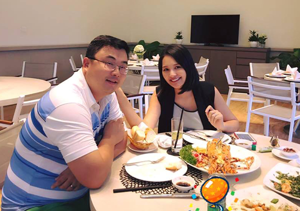 Hoa hậu Hương Giang đi ăn cùng chồng nhân dịp kỷ niệm 8 năm gặp nhau: 