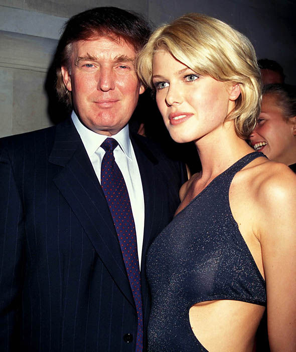 Người mẫu Ingrid Seynhaeve là bóng hồng gắn liền với nhiều tin đồn cặp kè của Donald Trump. Sau khi chia tay người vợ thứ hai vào năm 1997, ông Trump bị đồn qua lại với chân dài người Bỉ này.