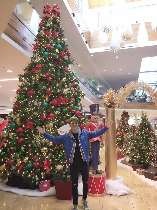 Ca sĩ Nhật Tinh Anh háo hức đón không khí Giáng Sinh đang đến rất gần.