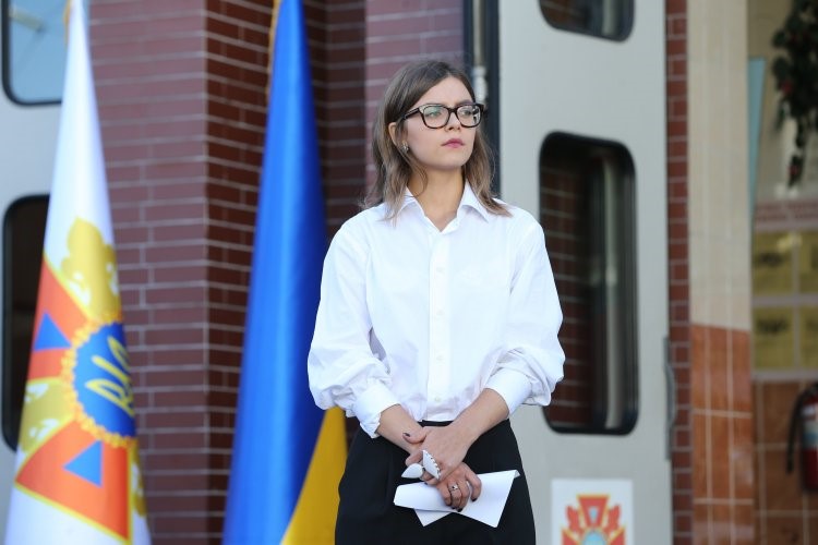 Cuối tháng 10/2016, Anastasia Deyeva được bổ nhiệm là thứ trưởng Bộ Nội vụ Ukraine. Ở tuổi 24, cô trở thành thứ trưởng trẻ nhất nước, phụ trách thúc đẩy quá trình hội nhập của Ukraine với châu Âu. Ảnh: apostrophe.ua.