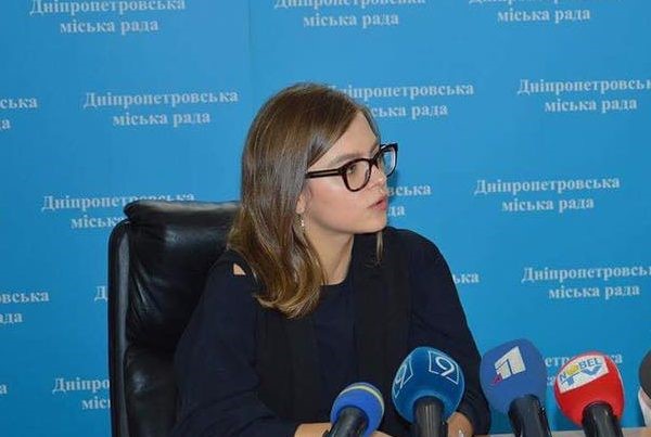 Bà Irina Gerashchenko, phó phát ngôn viên chính phủ Ukraine, cũng bênh vực cô Deeva. 