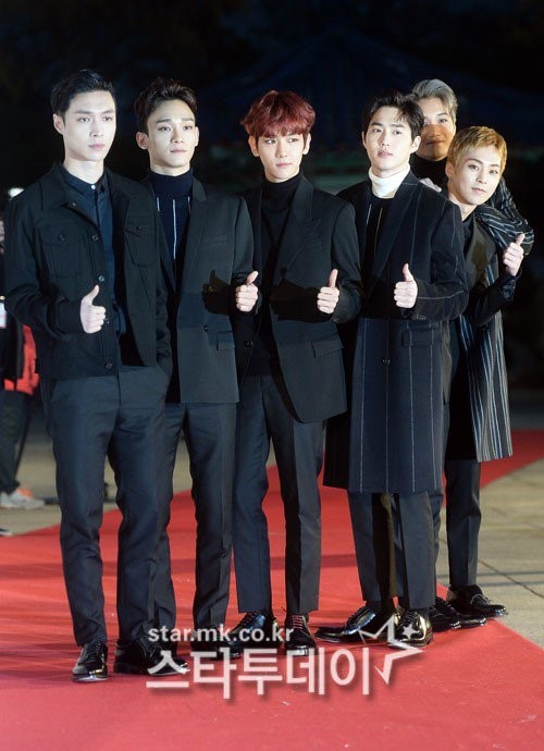 6 thành viên nhóm nhạc nổi tiếng EXO cũng là sao VIP tại Asia Artist Awards 2016.