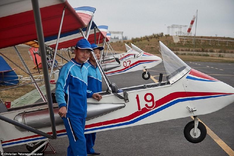 Các cư dân nhiều tiền ở thủ đô Pyongyang có thể thuê máy bay cỡ nhỏ ngắm thành phố từ trên cao.