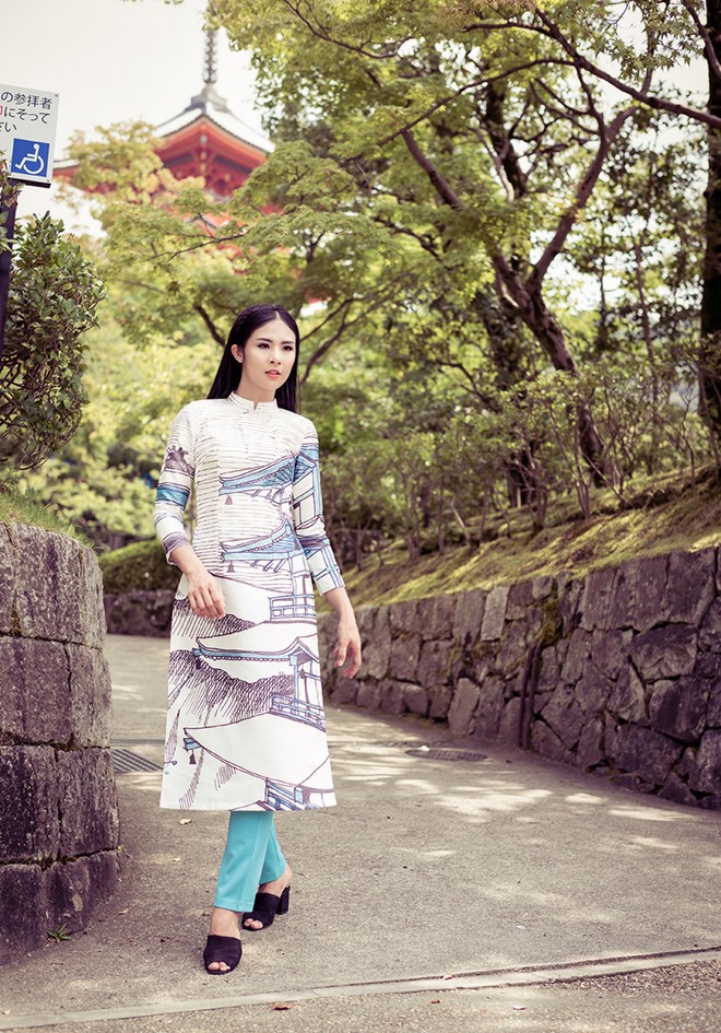 Bên cạnh đó, những hình ảnh tượng trưng của Nhật Bản như nàng Geisha, hoa anh đào, những ngôi đền cổ kính... được in lên bề mặt vải. 