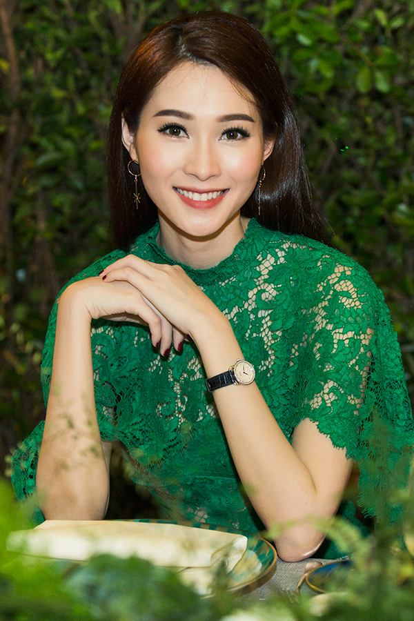 Nụ cười rạng rỡ, tỏa nắng của Hoa hậu Việt Nam 2012.