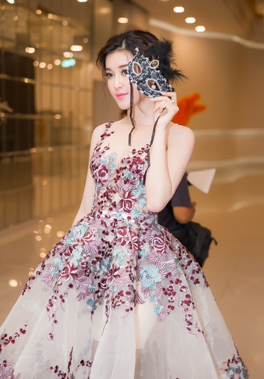 Sau cuộc thi Hoa hậu Việt Nam 2014, Huyền My rất đắt show đi sự kiện. Cô thậm chí phải di chuyển liên tục hai miền Nam - Bắc để tham gia các hoạt động lớn.