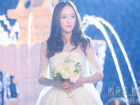 Không thể rời mắt trước vẻ đẹp của Trần Kiều Ân khi diện váy cưới