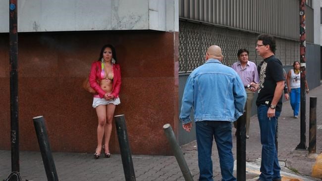 Tlalpan là phố nổi tiếng ở Tijuana vì rất nhiều gái bán dâm chờ khách ở đây.