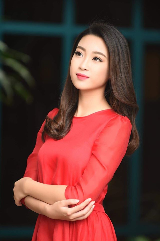 Hoa hậu Đỗ Mỹ Linh up ảnh mặc váy đỏ quyến rũ rủ bạn bè đi chơi: 