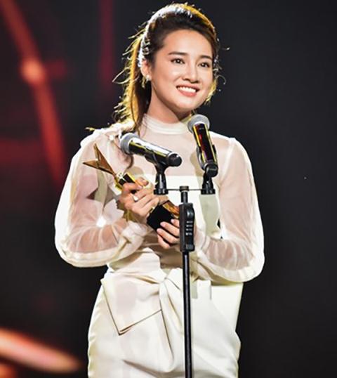 Nhã Phương trong lễ trao giải VTV Award 2016