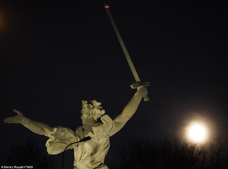 Đêm trăng ở tỉnh Volgograd của Nga. 