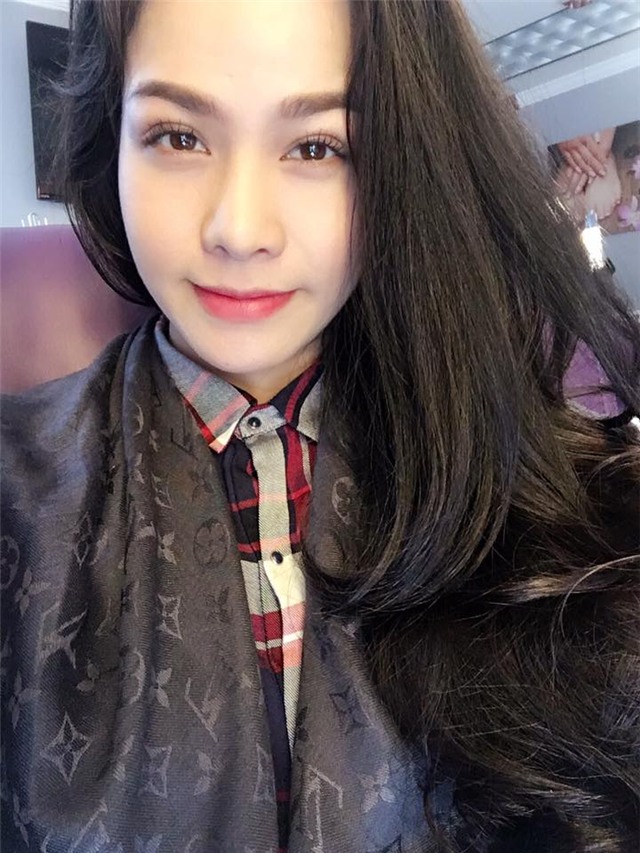 Nhật Kim Anh khoe tóc mới trên trang cá nhân, gương mặt của cô đã thon gọn rất nhiều. Read more at http://bestie.vn/2016/10/4-sao-viet-xuong-doi-nhan-sac-vi-tang-20-30kg-khi-mang-bau#wPGPjE9TOGF04xda.99