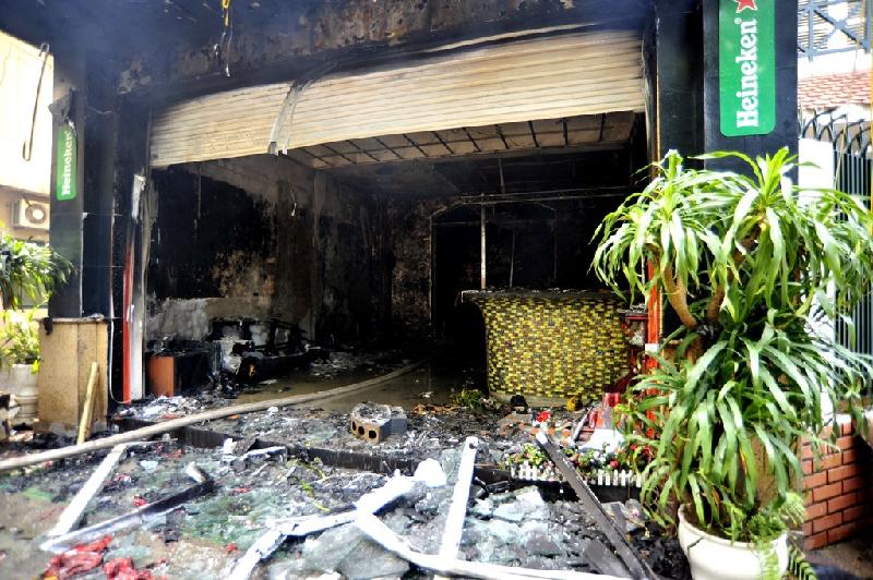 12h trưa 3/5/2014, quán karaoke 43G Giảng Võ (Hà Nội) cháy dữ dội. Những người tử vong gồm chủ quán và 4 nhân viên. Nguyên nhân được cho là do chập điện từ tầng 1 sau đó lan rộng lên các tầng trên.