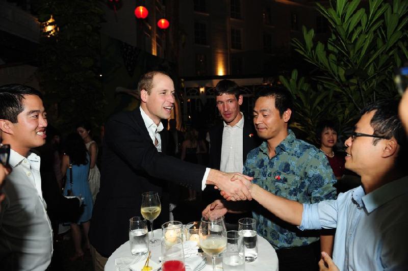 Trong số những vị khách đến dự có MC Phan Anh, nhà thiết kế thời trang Thủy Nguyễn, đạo diễn phim Nguyễn Hoàng Điệp, doanh nhân, cố vấn khởi nghiệp Eddie Thái.