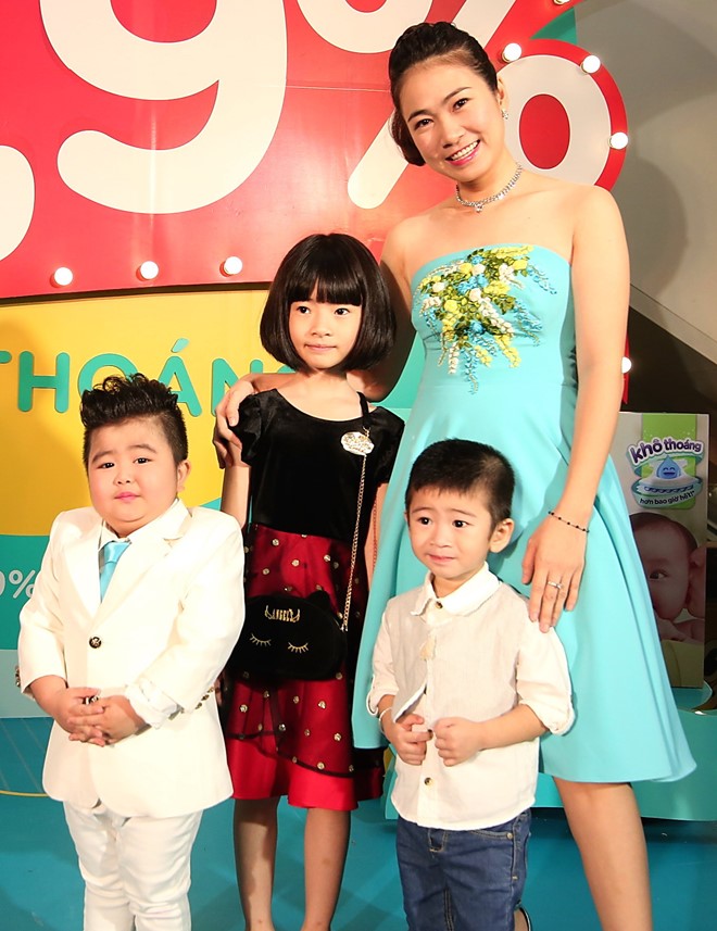 Góp mặt tại sự kiện còn có MC Thanh Thảo cùng hai con là bé Dâu và con trai Bòn Bon. Mới đây, cô tổ chức tiệc sinh nhật 2 tuổi cho con trai thứ hai.