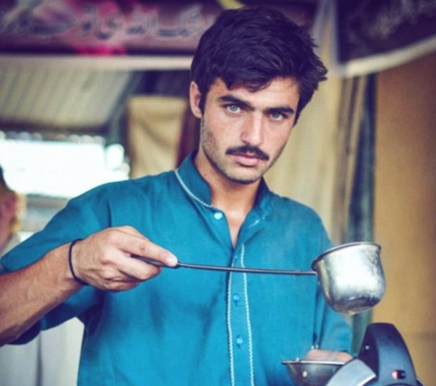 Anh chàng bán trà Arshad Khan 