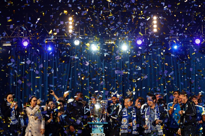 Mùa 2015/16, Leicester City tạo nên bất ngờ lớn nhất Premier League khi giành chức vô địch Premier League. Trước đó, đội bóng này được nhà cái đặt tỷ lệ cược 1 ăn 5.000 nếu trở thành tân vương. Câu chuyện của Leicester trong năm 2016 như chuyện cổ tích thời bóng đá kim tiền.