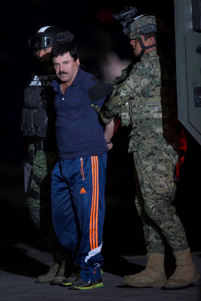 Ông trùm ma túy Joaquin 'El Chapo' Guzman, thủ lĩnh băng đảng Sinaloa khét tiếng ở Mexico, bị cảnh sát bắt giữ ngày 8/1 sau khi vượt ngục ngày 11/7/2015. Vụ vượt ngục của El Chapo hồi năm ngoái gây chấn động Mexico do nhà tù giam cầm ông trùm được đánh giá là an ninh bậc nhất nước này.