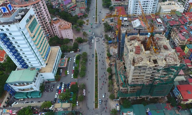 Năm 2009, đường Nguyễn Phong Sắc hoàn thành việc mở rộng lòng đường đoạn từ Xuân Thuỷ tới Trần Quốc Hoàn khiến cho mảnh đất này càng trở lên đắt đỏ, giao thông không còn trở thành vấn đề đáng ngại.