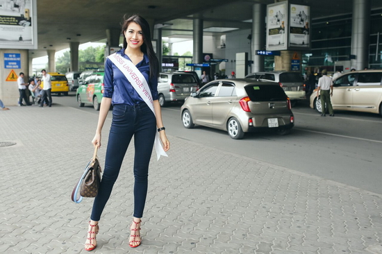 Sau nhiều ngày tham gia quảng bá cho cuộc thi Miss Universe 2016 tại Philippines, Á hậu Lệ Hằng trở về Việt Nam chuẩn bị cho các hoạt động mới. 