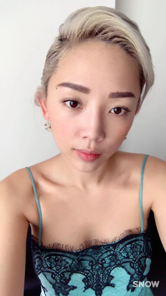  Ca sĩ Tóc Tiên khoe một tấm ảnh mặt mộc trên trang cá nhân của mình kèm theo dòng trạng thái khiến nhiều fan của cô lo lắng: 