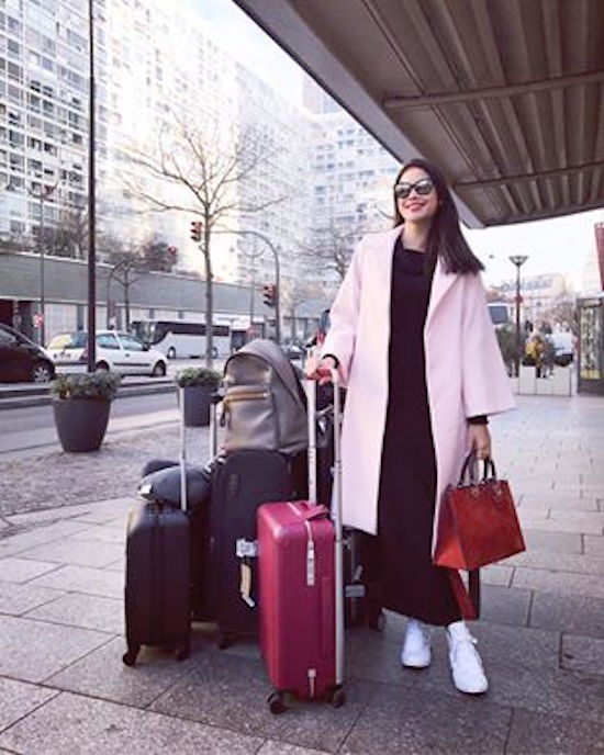 Hoa hậu Phạm Hương bay tận sang Paris, Pháp để nghỉ ngơi sau khi kết thúc hành trình thiện nguyệt suốt năm 2016. 