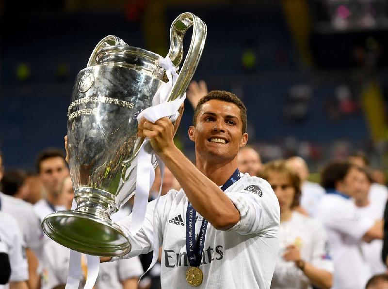 Ngôi sao 31 tuổi ăn mừng danh hiệu Champions League thứ 2 trong màu áo Real Madrid và thứ 3 trong sự nghiệp (trước đó từng đăng quang cùng Manchester Utd mùa 2007/2008).