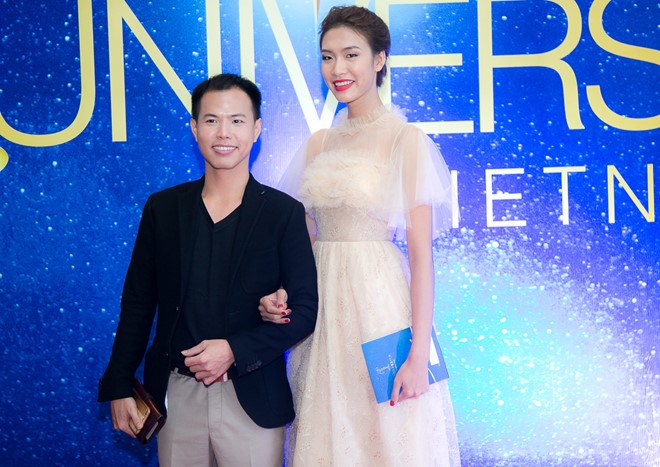 Nguyễn Oanh cùng nhà thiết kế Vincent Đoàn tham dự chương trình.