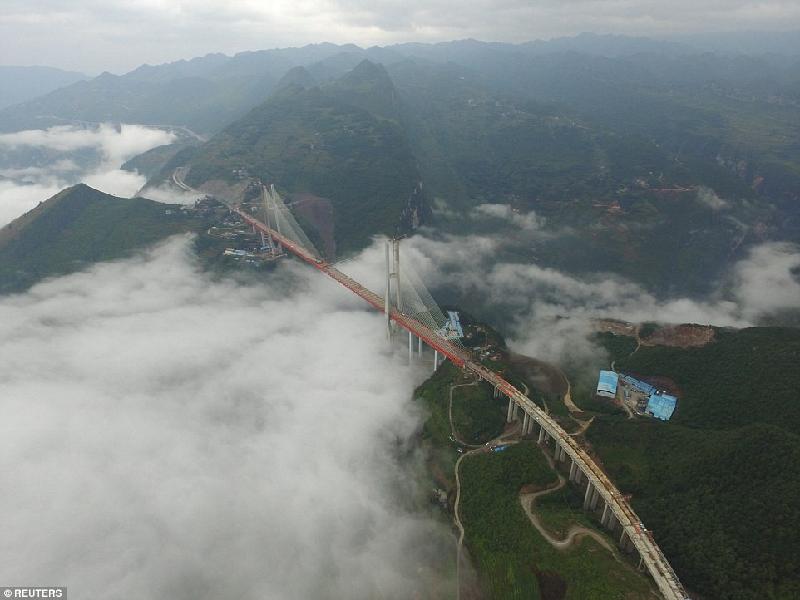 Trong số 10 cây cầu cao nhất thế giới hiện nay, 8 công trình là ở Trung Quốc, phần lớn tại các vùng nông thôn, miền núi. Hai cây cầu khác nằm ở Papua New Guinea và Mexico. Ảnh: 