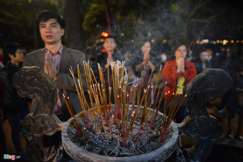 Hàng năm, cùng với chùa Quán Sứ, Trấn Quốc, đền Quán Thánh, Phủ Tây Hồ là một trong những điểm thu hút đông đảo người dân, phật tử đi lễ đầu năm mới.