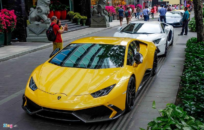 Cường Đô La và các đại gia Sài Gòn chơi Tết bằng Lamborghini