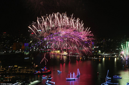 Khoảng 1,5 triệu người đã có mặt tại cầu cảng Sydney để chiêm ngưỡng màn pháo hoa giao thừa 2017.