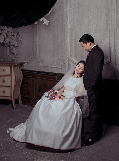 Chồng tương lai của Thu Ngân là doanh nhân Doãn Văn Phương, sinh năm 1977. Anh nổi tiếng trong lĩnh vực kinh doanh bất động sản, hơn cô dâu 19 tuổi. 