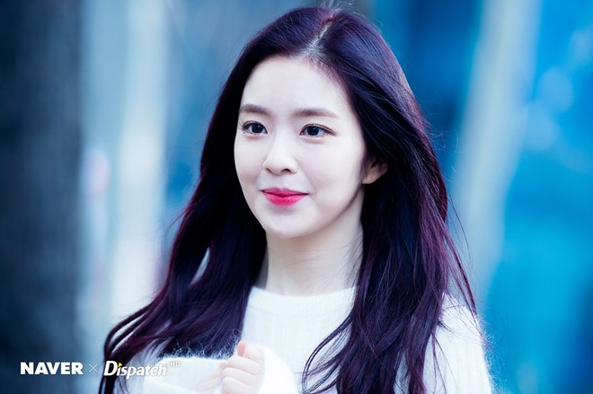 Trong Red Velvet, Irene vẫn bị nhận xét hơi thua kém về khả năng hát, nhưng cô lại được kỳ vọng là ngôi sao quảng cáo của công ty SM Entertainment nhờ gương mặt khả ái. 