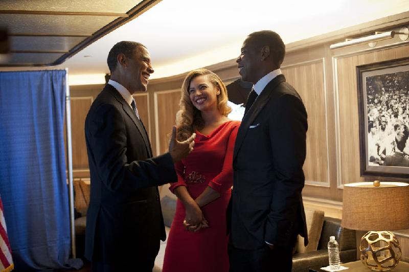 Tình bạn khăng khít giữa Obama và cặp vợ chồng ca sĩ  Beyonce - Jay-Z là chủ đề được báo giới nhiều lần nhắc tới. 