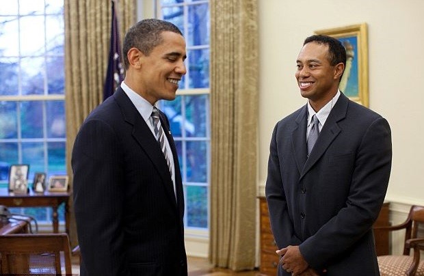 Dù Tiger Woods chưa bao giờ công khai ủng hộ Barack Obama, cả hai từ lâu là những người bạn tốt. Obama từng nhiều lần 