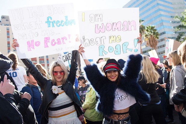 Cựu ngôi sao Disney Vanessa Hudgens kêu gọi quyền bình đẳng cho phụ nữ.