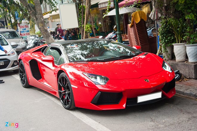 Siêu xe mui trần Lamborghini hơn 20 tỷ tái xuất tại Hà Nội