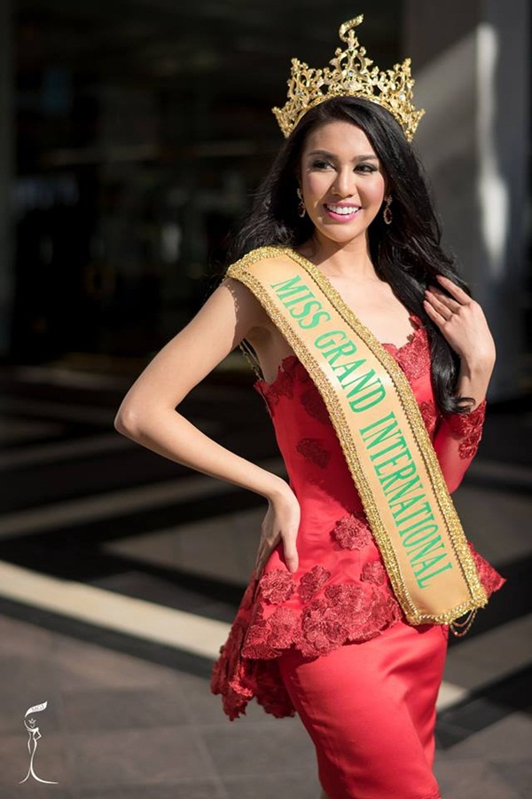 Hoa hậu Hòa bình Quốc tế 2016 - Ariska Putri   Chủ nhân của vương miện Hoa hậu Hòa bình Quốc tế 2016 là người đẹp Ariska Putri đến từ đất nước Indonesia. Ariska Putri sở hữu dung mạo không quá xuất sắc, nhưng vẫn không thể xem thường. Nét đẹp có độ 