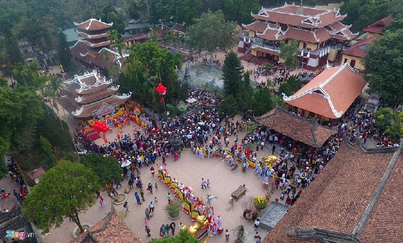 9h, lễ khai hội chùa Hương long trọng diễn ra tại chùa Thiên Trù thu hút hàng nghìn người theo dõi.