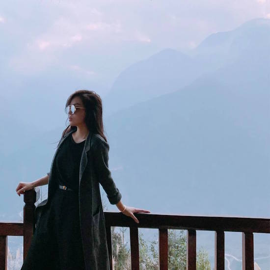 Hoa hậu Việt Nam 2014 – Kỳ Duyên sau 3 ngày Tết nguyên đán đã có chuyến du lịch cùng người thân của mình tại Sa Pa – Lào Cai. Cô hóm hỉnh viết: “Đầu năm lên núi, mong cả năm ‘lên đỉnh'”.